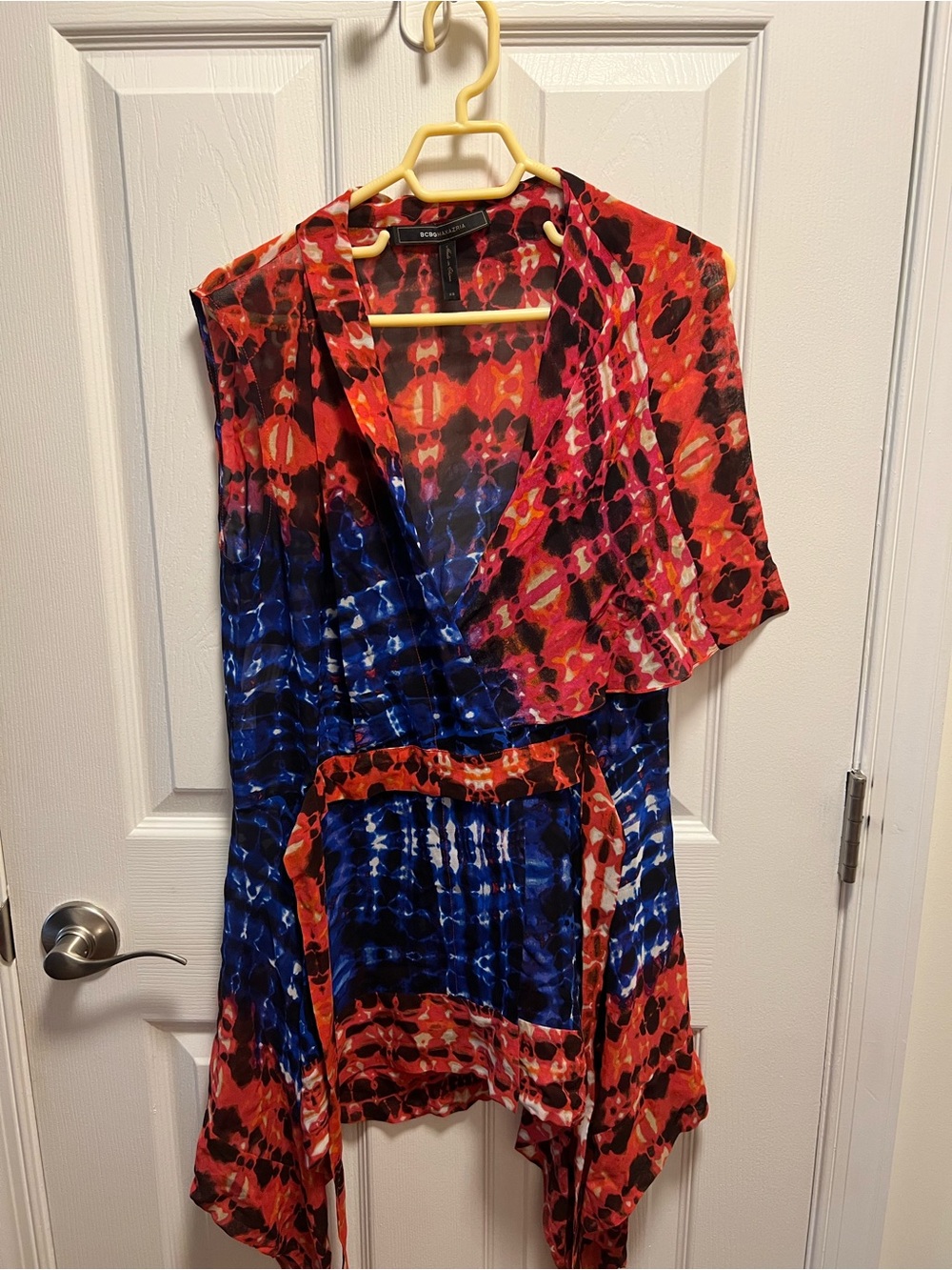 BCBGMAXAZRIA Sleeveless Tie-Dye Wrap Top – Red, White & Blue Asymmetric Tunic